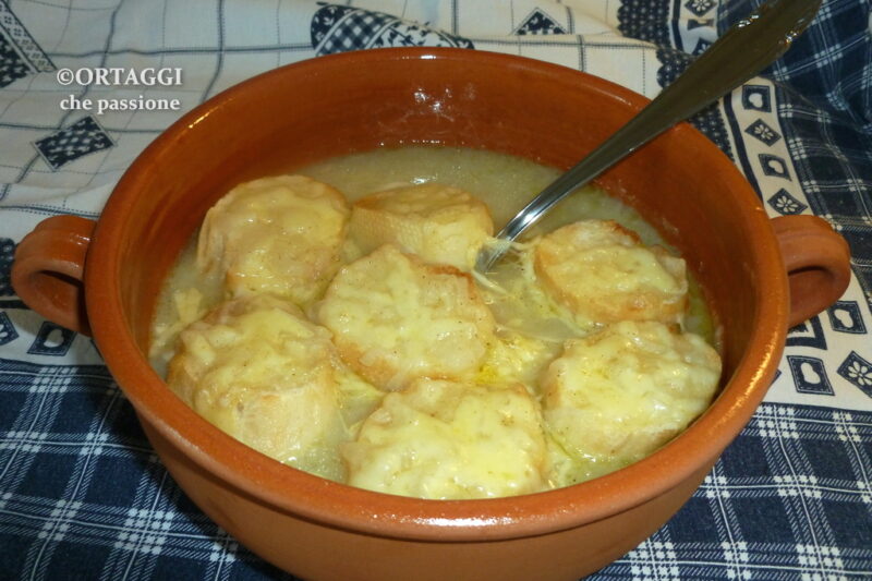 Zuppa di cipolle veloce – ricetta della nonna