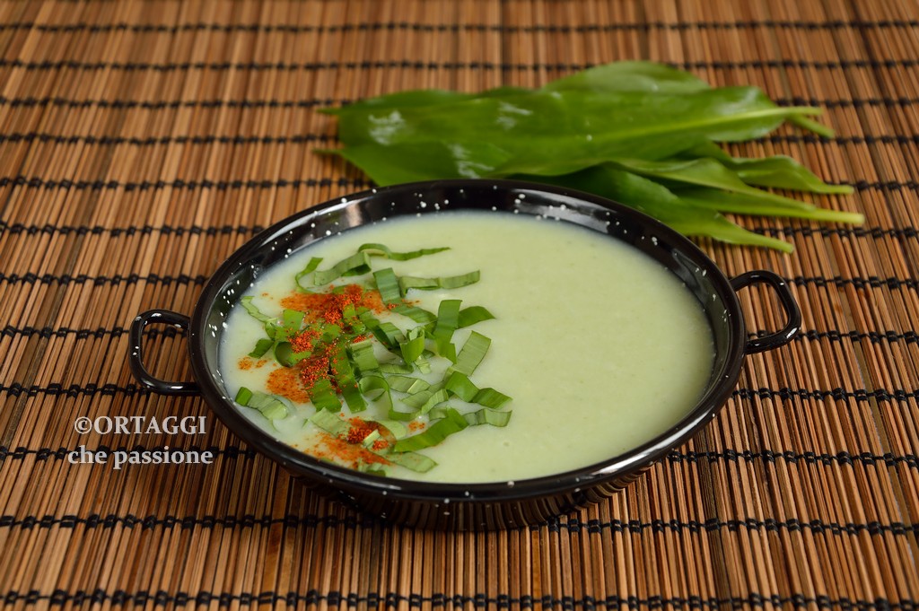 zuppa di aglio orsino (aglio di bosco o aglio selvatico)