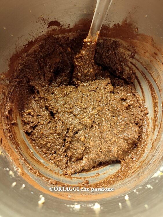 mescolare con una spatola l'impasto