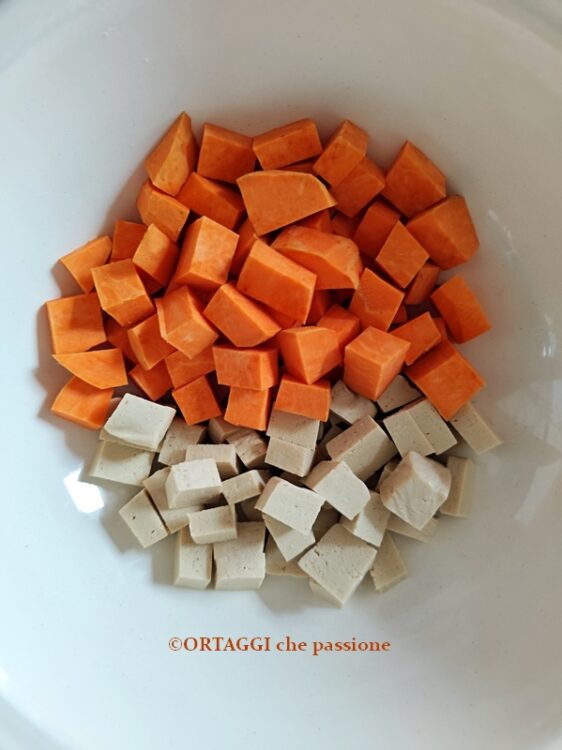 tofu con batata a cubetti