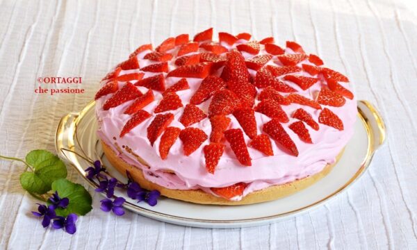 Torta rosa alle fragole – facile e veloce