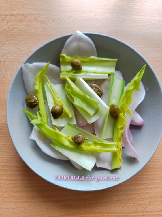 aggiungere cicoria e capperi