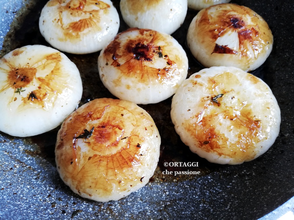 cipolle in padella intere e veloci
