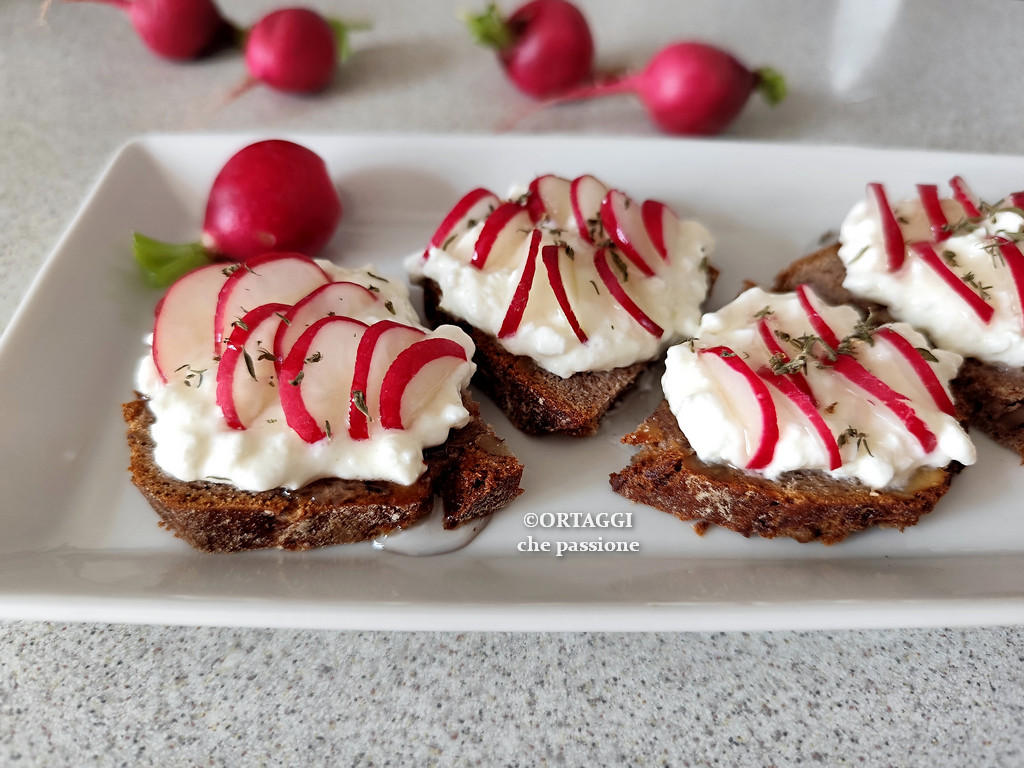 bruschetta con ravanelli antipasto croccante