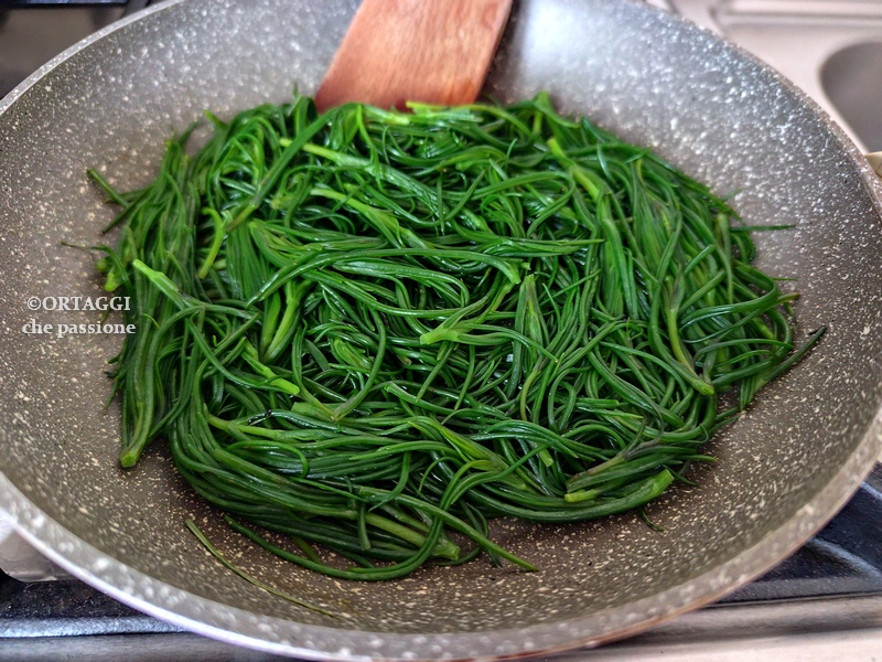 Agretti facili e veloci - in padella senza lessarli