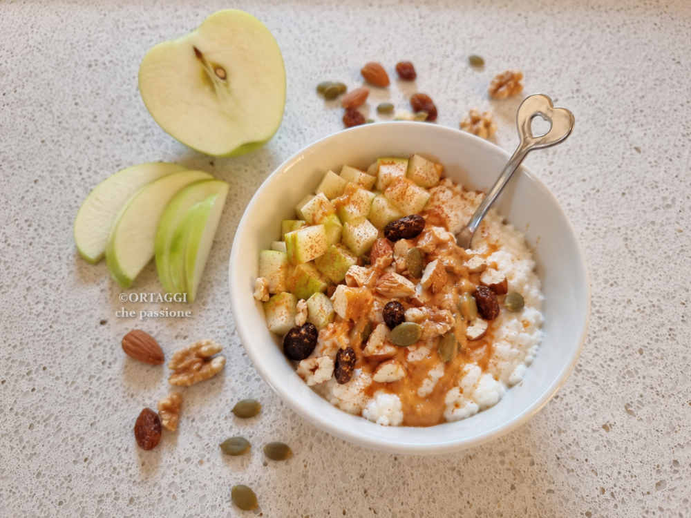 Overnight porridge senza yogurt con ricotta e mela