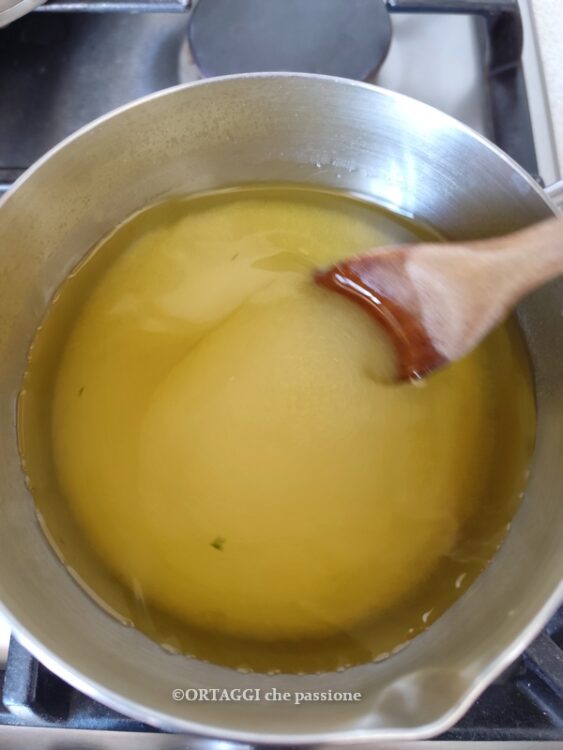 sciogliere zucchero per sciroppo