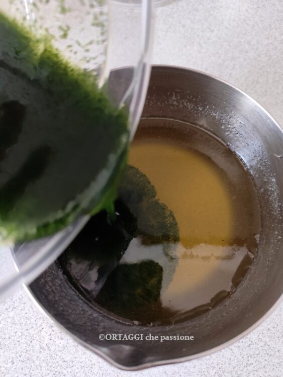 aggiungere al liquido di fico lo sciroppo di zucchero