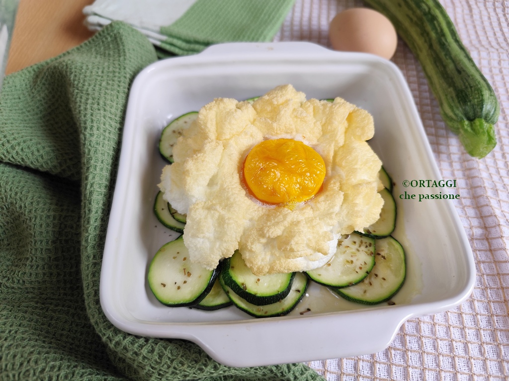 uova nuvola con zucchine in friggitrice ad aria o forno