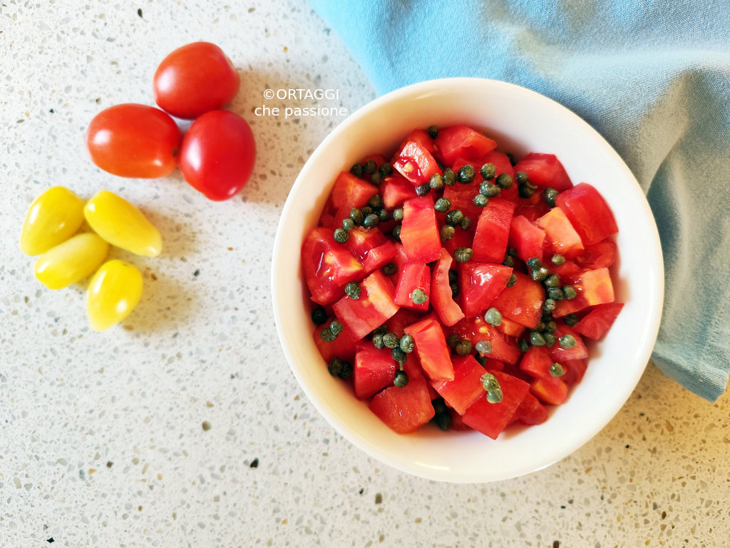 Insalata di pomodori sfiziosa e veloce
