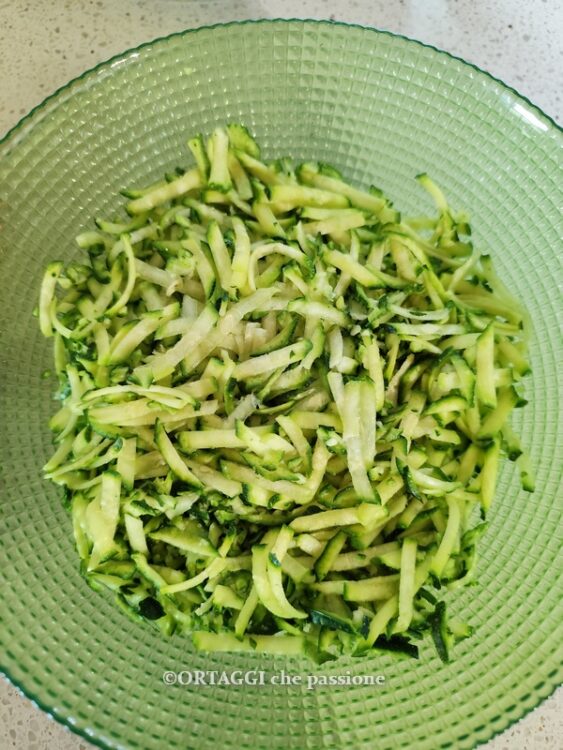 zucchine grattugiate alla julienne