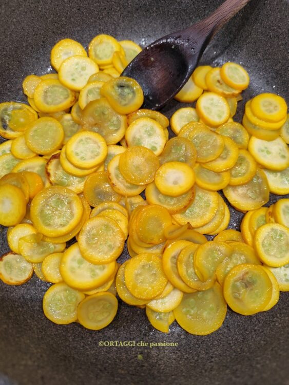 zucchine gialle in padella facili e veloci