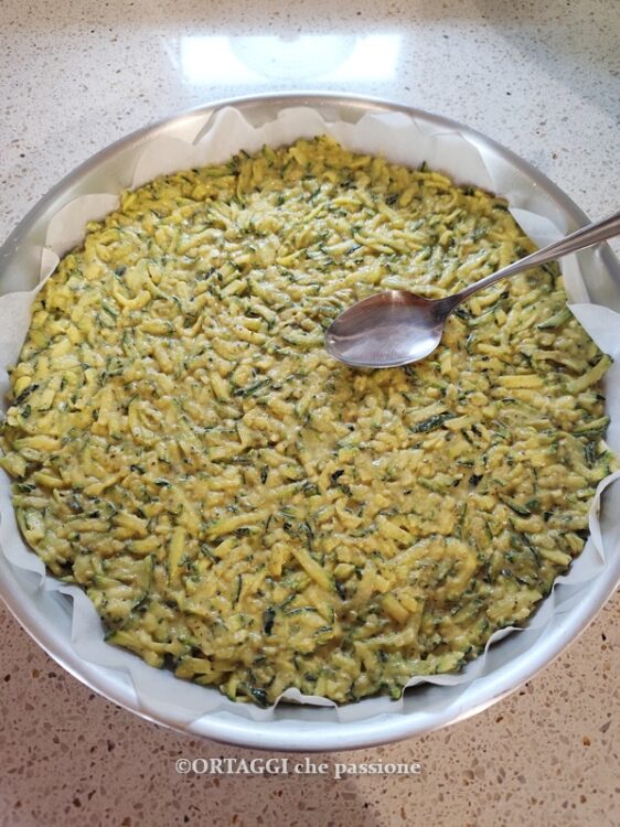 uniformare impasto nella teglia
