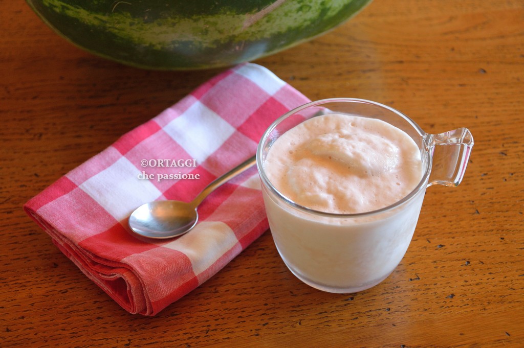 frappe di anguria congelata e latte