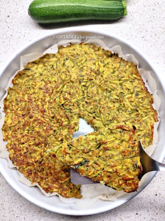 schiacciata di zucchine senza uova glutine formaggio latte lievito 