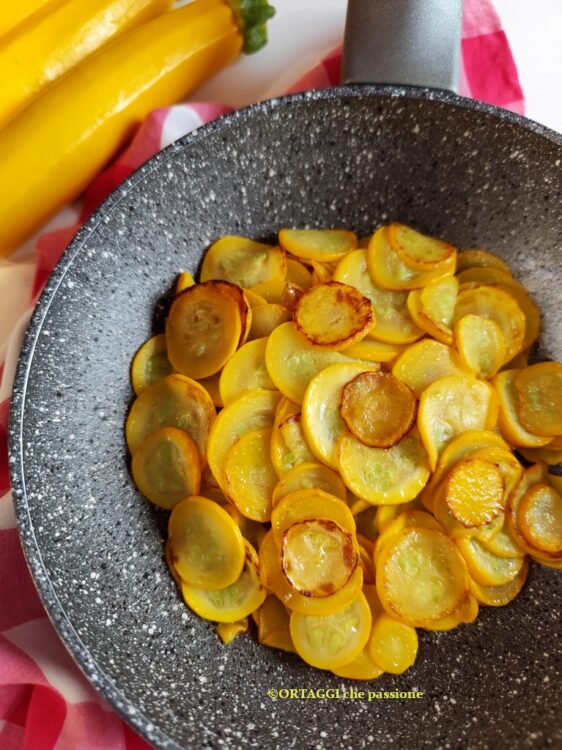 zucchine gialle in padella semplici e sfiziose
