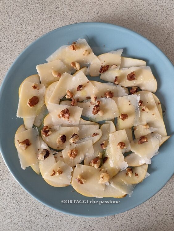 carpaccio pere con noci o altra frutta secca