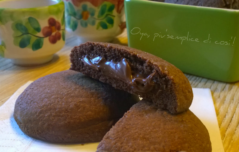 Biscotti al cacao ripieni di Nutella | Oya