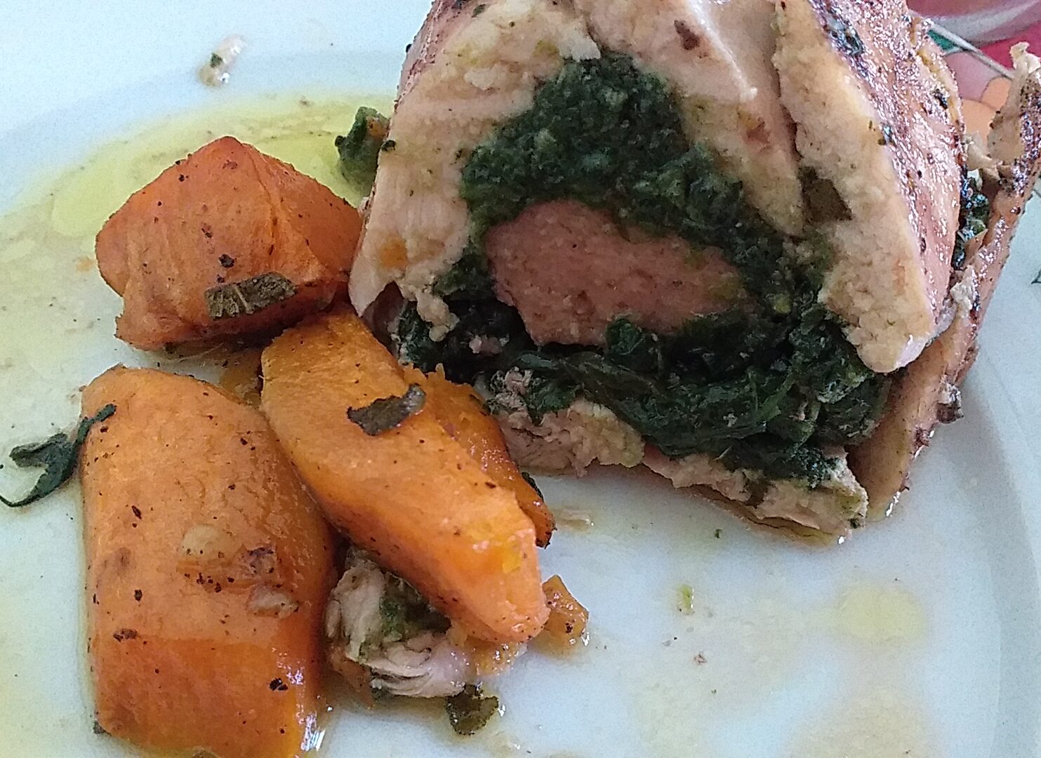 Rotolo di pollo salsicce e spinaci