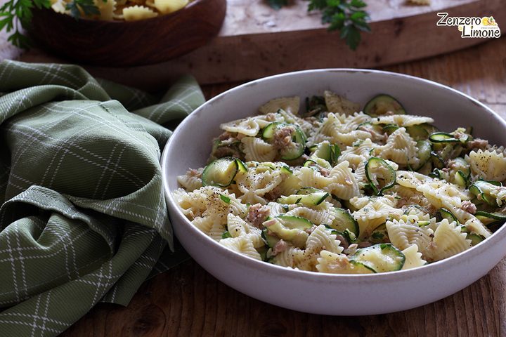 Pasta con sgombro e zucchine