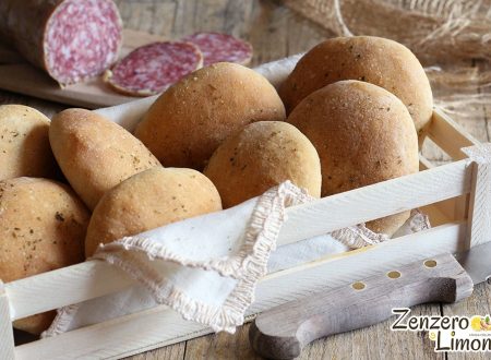 Focaccine allo yogurt – ricetta senza olio nell’impasto Focaccine allo yogurt – ricetta senza olio nell’impasto
