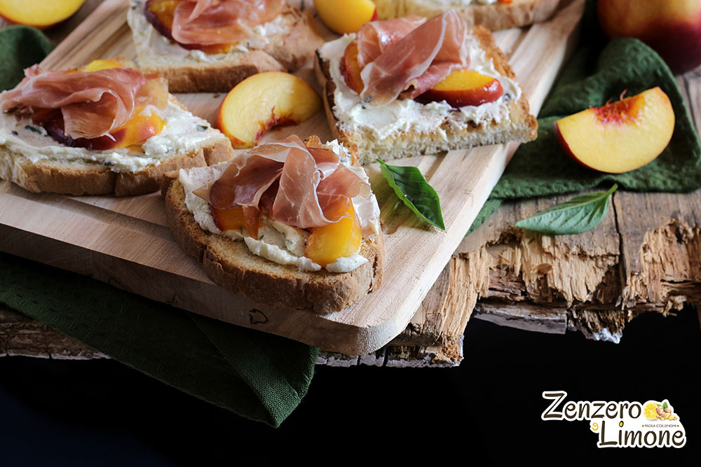 crostini al crudo - dettaglio