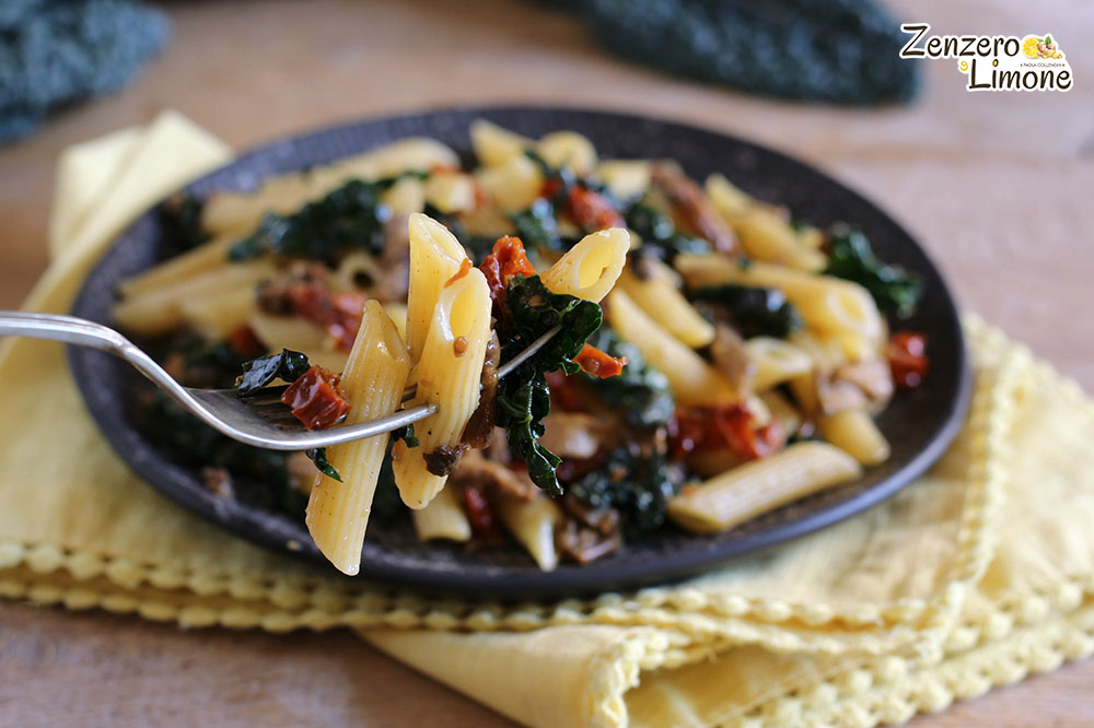 Pasta ai funghi e cavolo nero -