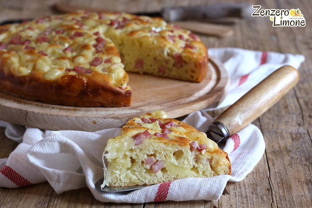 Torta soffice al prosciutto e formaggio - tagliata