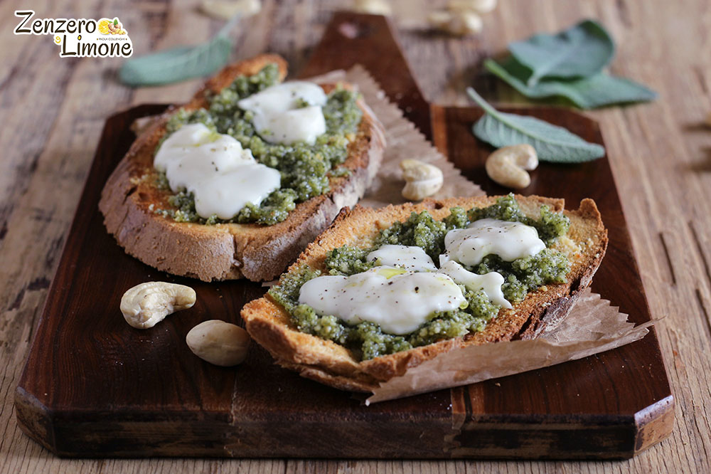 Crostoni rustici alla salvia -