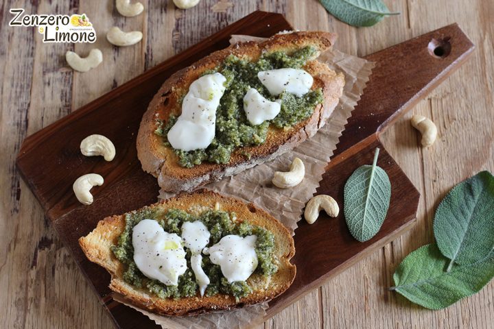 Crostoni rustici alla salvia
