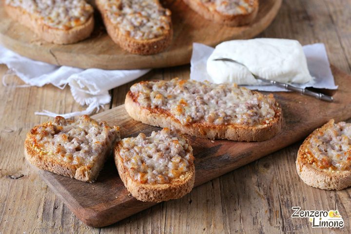 Crostini alla salsiccia