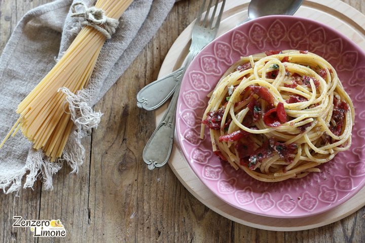 Spaghetti con bresaola croccante
