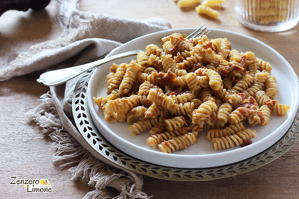 Pasta con crema di melanzane