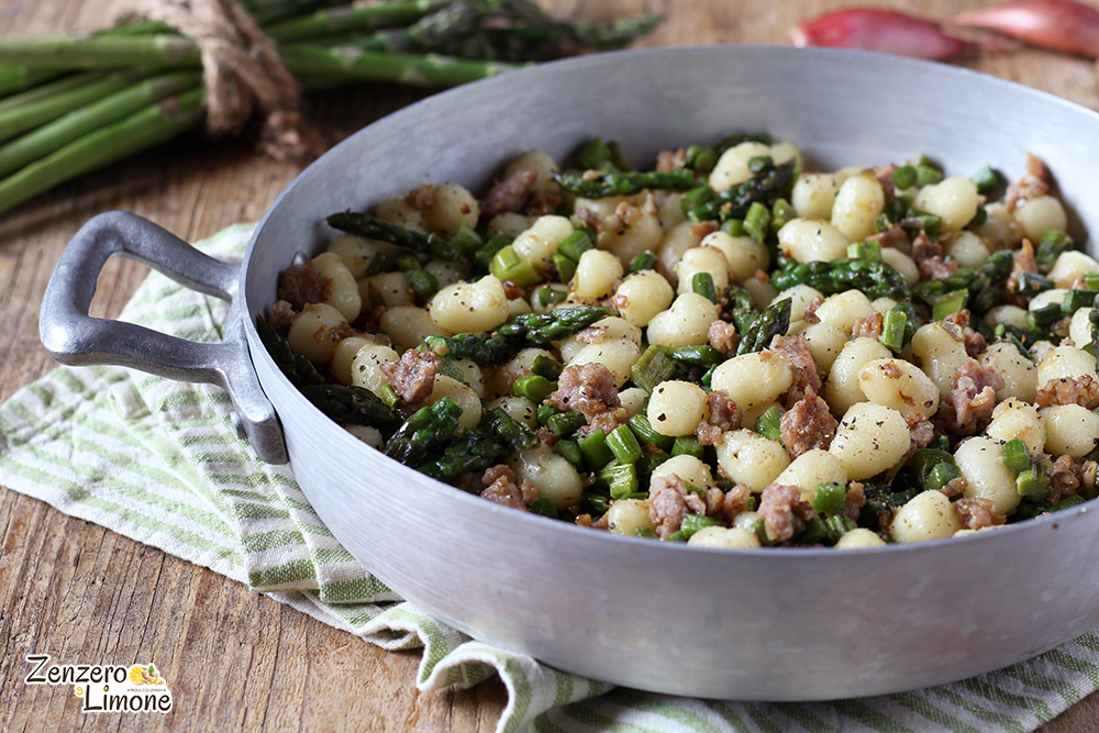 gnocchi con asparagi e salsiccia
