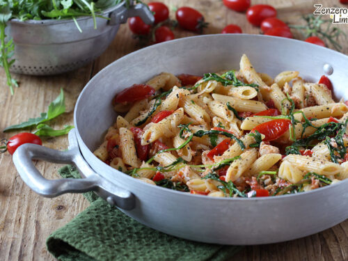 Pasta con rucola e pomodorini