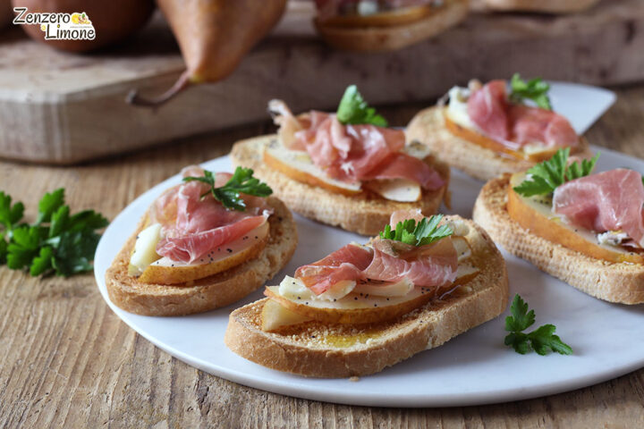Crostini al gorgonzola e pere
