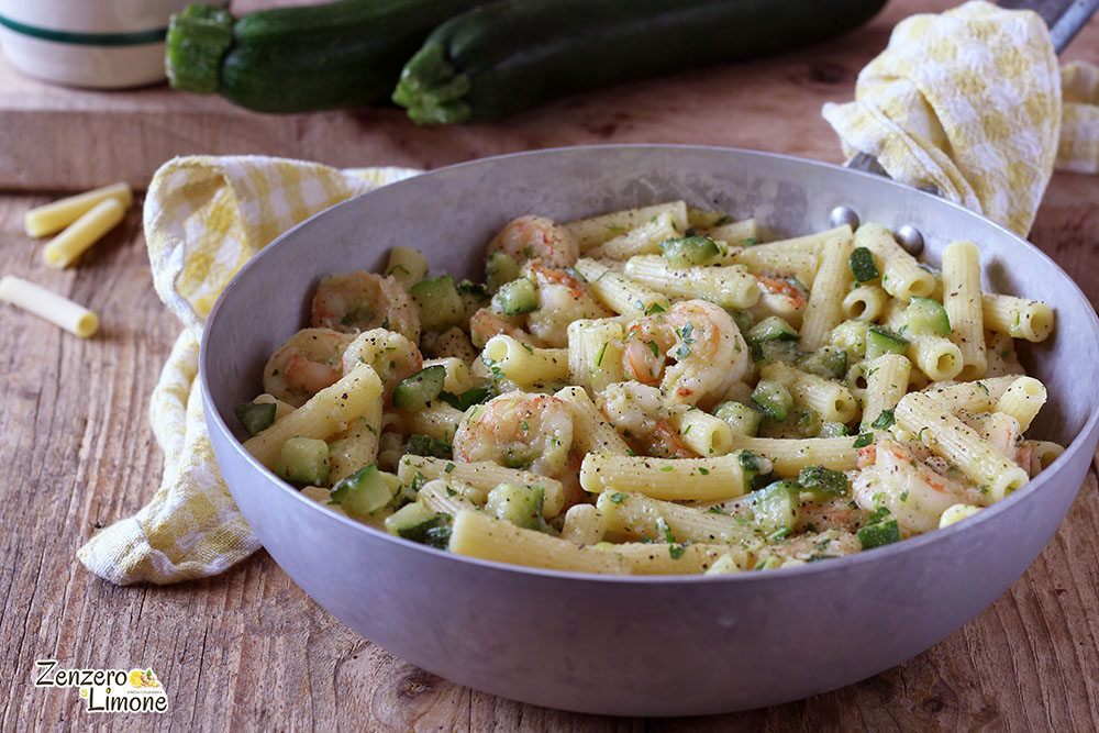 Pasta con gamberi e zucchine