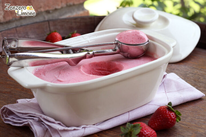 gelato alla fragola