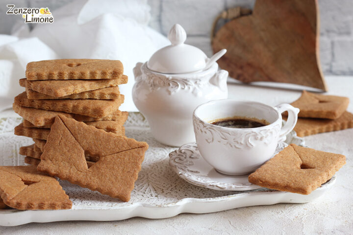 biscotti croccanti agli amaretti