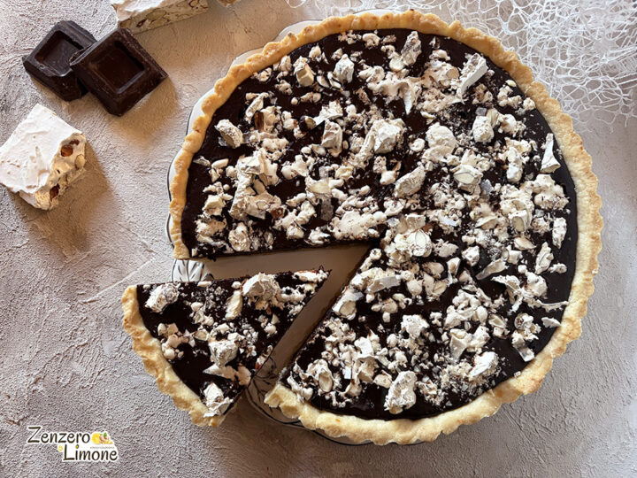 crostata al cioccolato e torrone - tagliata