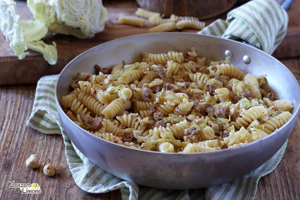 pasta rustica con verza e salsiccia