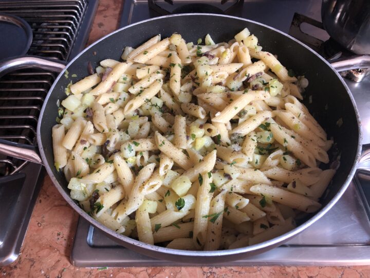 pasta con le patate alla mediterranea - step finale