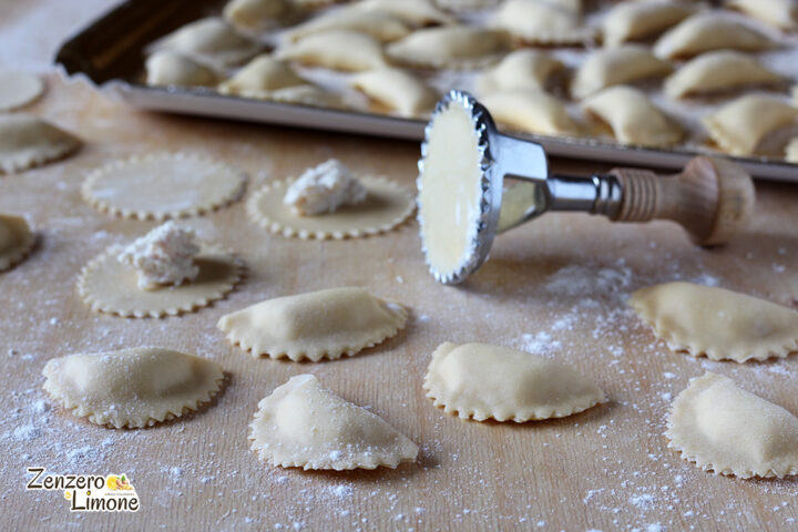 Ravioli alla ricotta e prosciutto