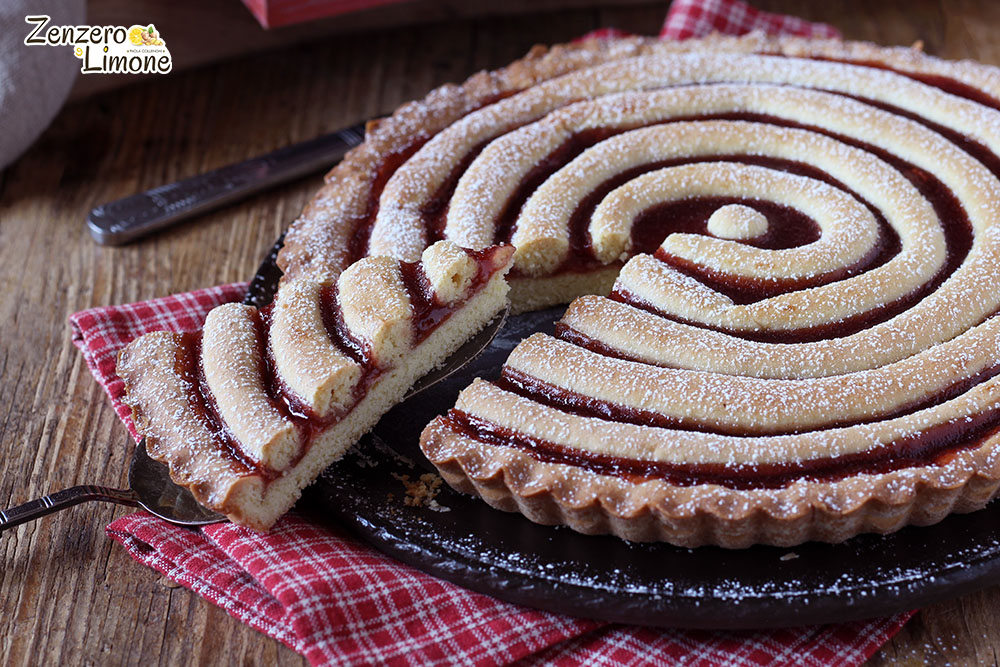 Crostata alla marmellata fetta