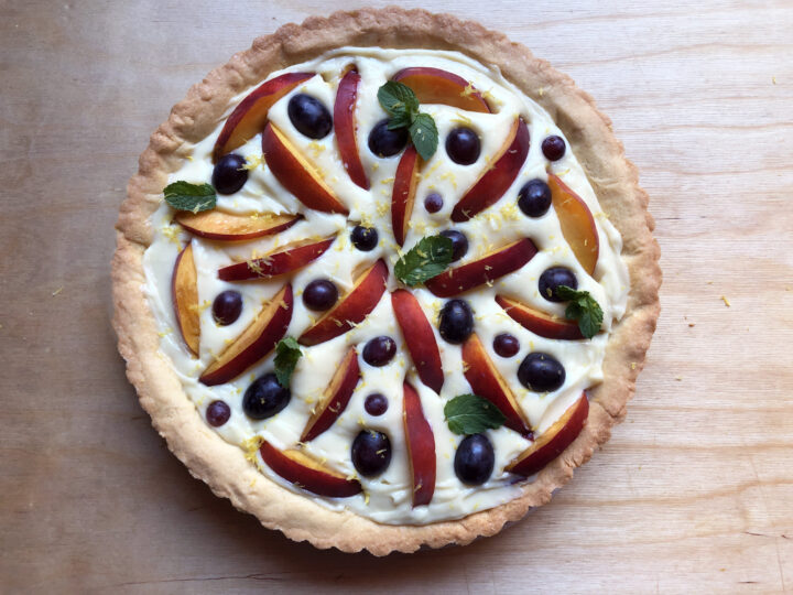 Crostata di frutta con crema - farcitura finale