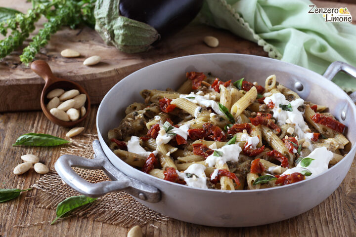 Pasta al pesto di melanzane