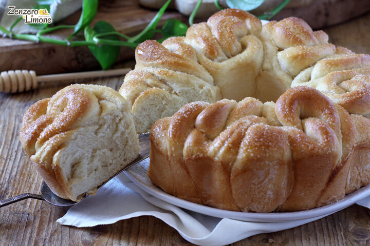 Ciambella di rose al miele - fetta
