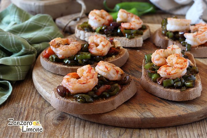 Crostoni con gamberi e friggitelli