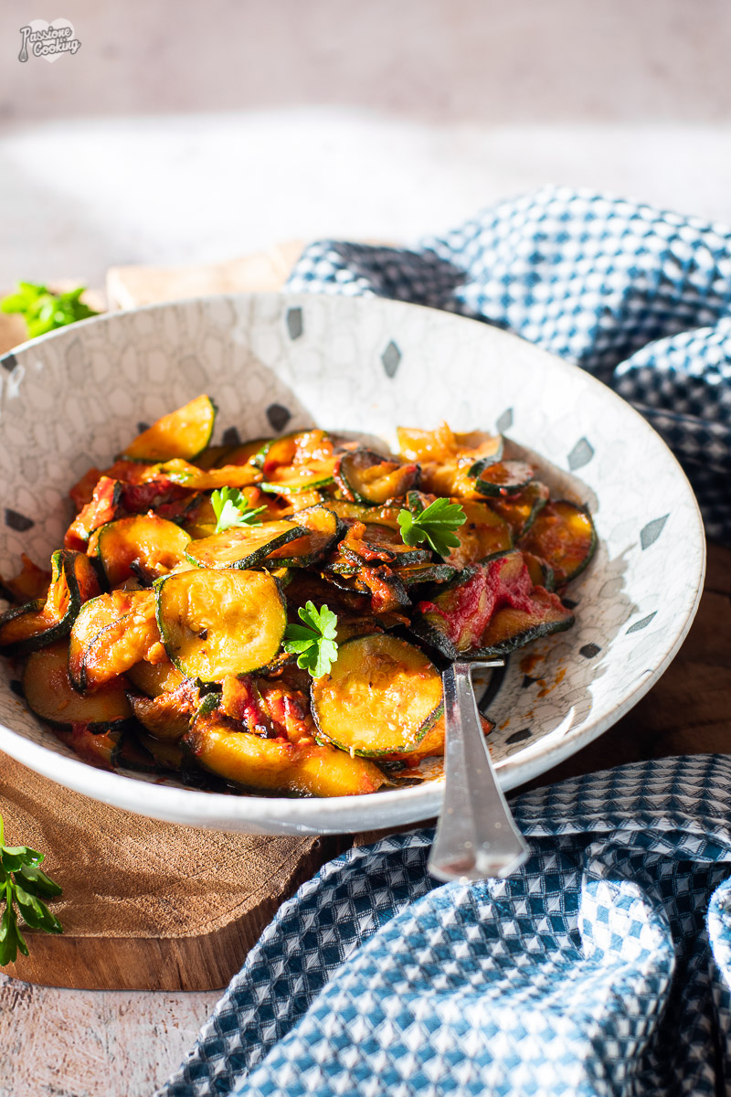 Zucchine al pomodoro cotte in padella