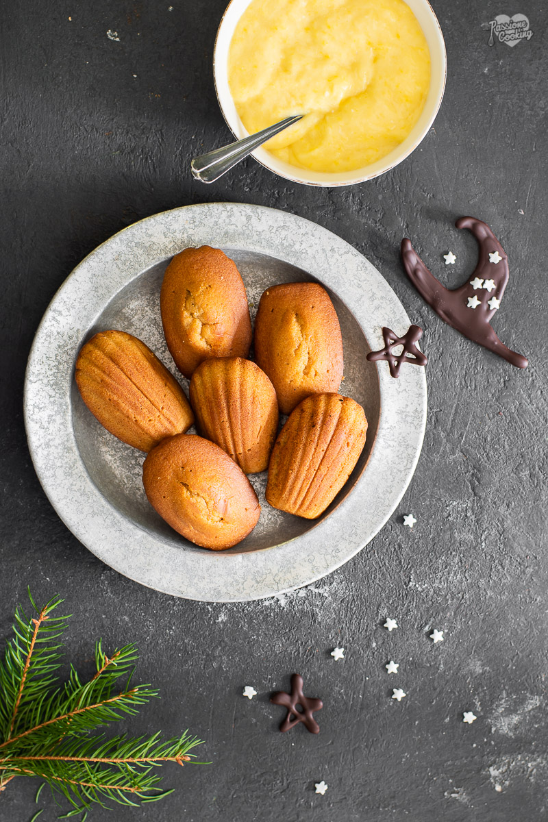 Crema all'arancia con crumble di madeleines